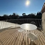 Lv House & Gardens